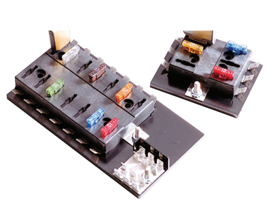 15600系列車(chē)用保險(xiǎn)絲盒 15600-04-20 15600-12-20 15600-20-21 15600-06-20 15600-08-20 15600-04-10,15600-04-00,15600-04-01,15600-04-11,15600-04-20,15600-04-21,15600-20-10,15600-20-11,15600-20-21,15600-20-20,15602-04/04-11,15602-04/04-10,15602-04/04-20,15602-04/04-21,15602-04/04-00,15602-04/04-01,15602-16/16-11,15602-16/16-10